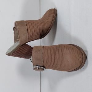 01213 Reba tan suede Kaelyn clogs with buckles 7.5